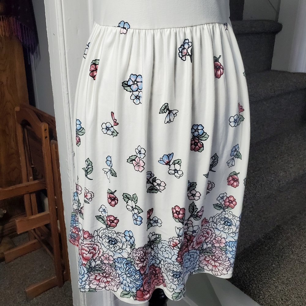 WHITE FLORAL SUNDRESS! - Picture 3 of 16
